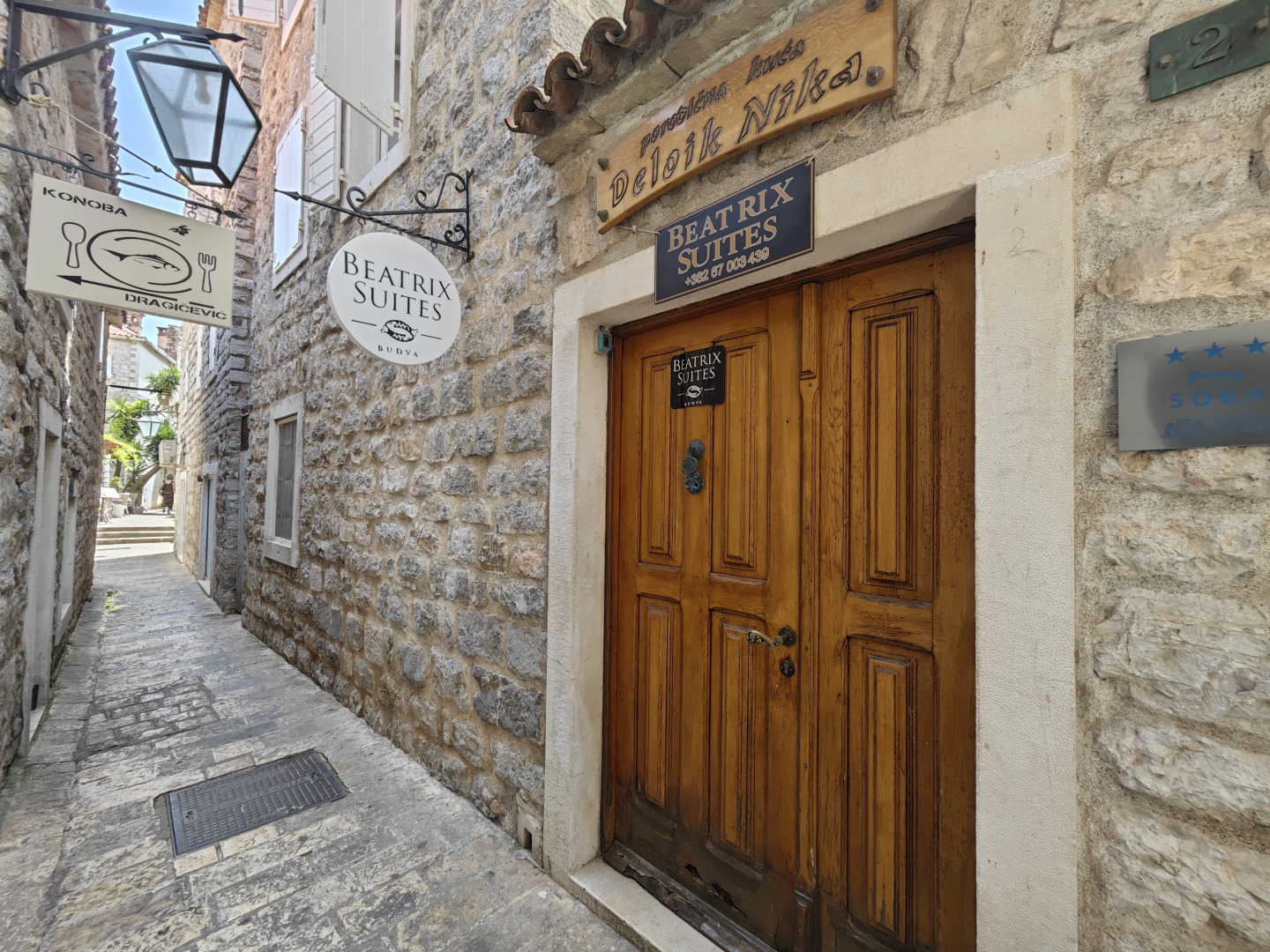 Отель Beatrix Suites