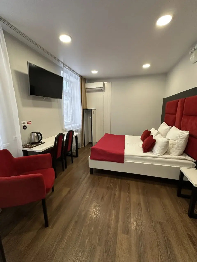 Отель RedFox в центре