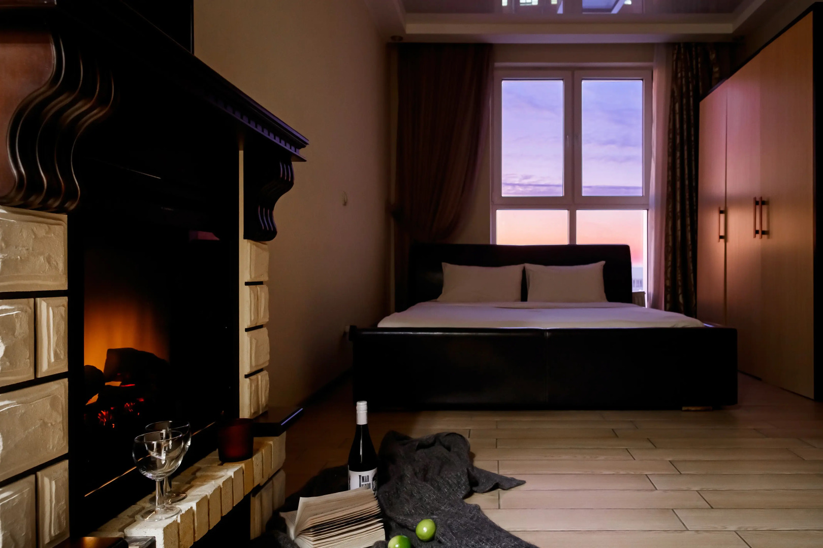 Апартаменты с Камином Угловой Ванной и Видом на Улицу Красную Комфорт с Характером Заселение Круглосуточно by Depart Apart