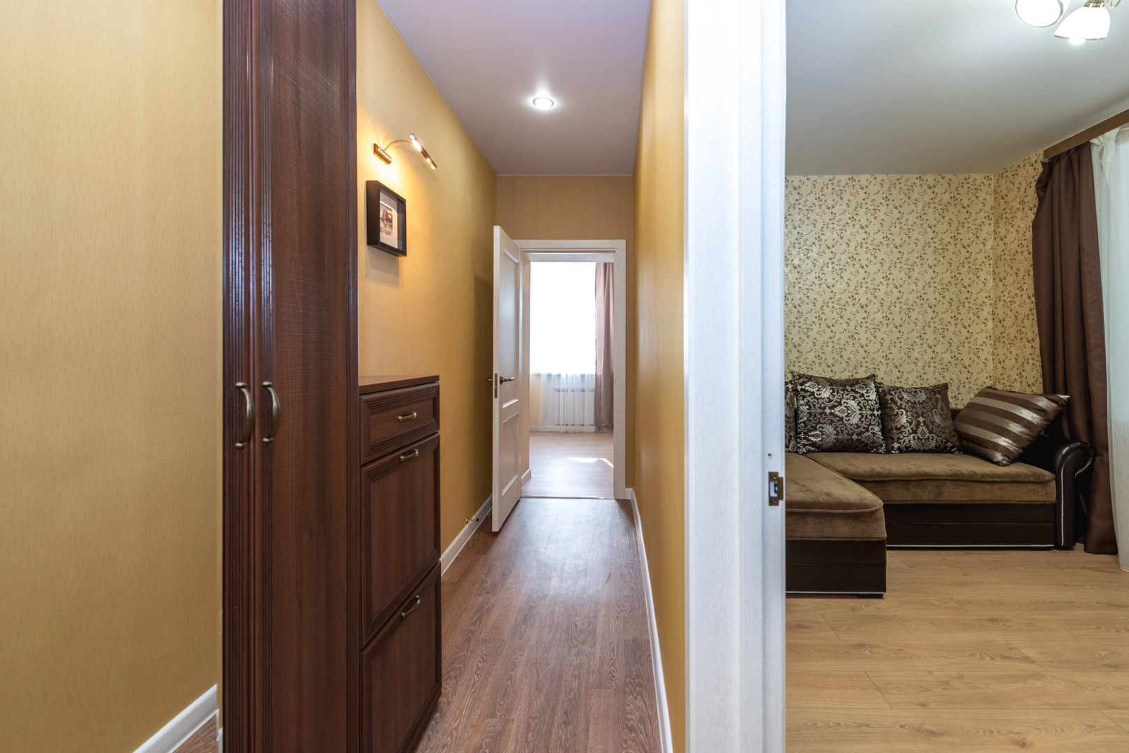 Апартаменты Яр-сутки на Октября 23