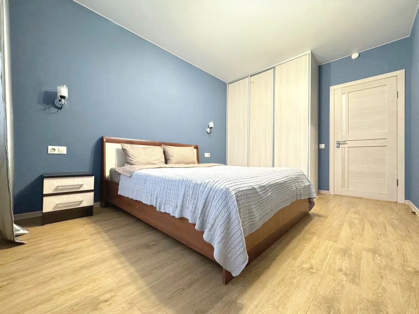 Квартира трехкомнатная на Притомском рядом с Кадетским училищем