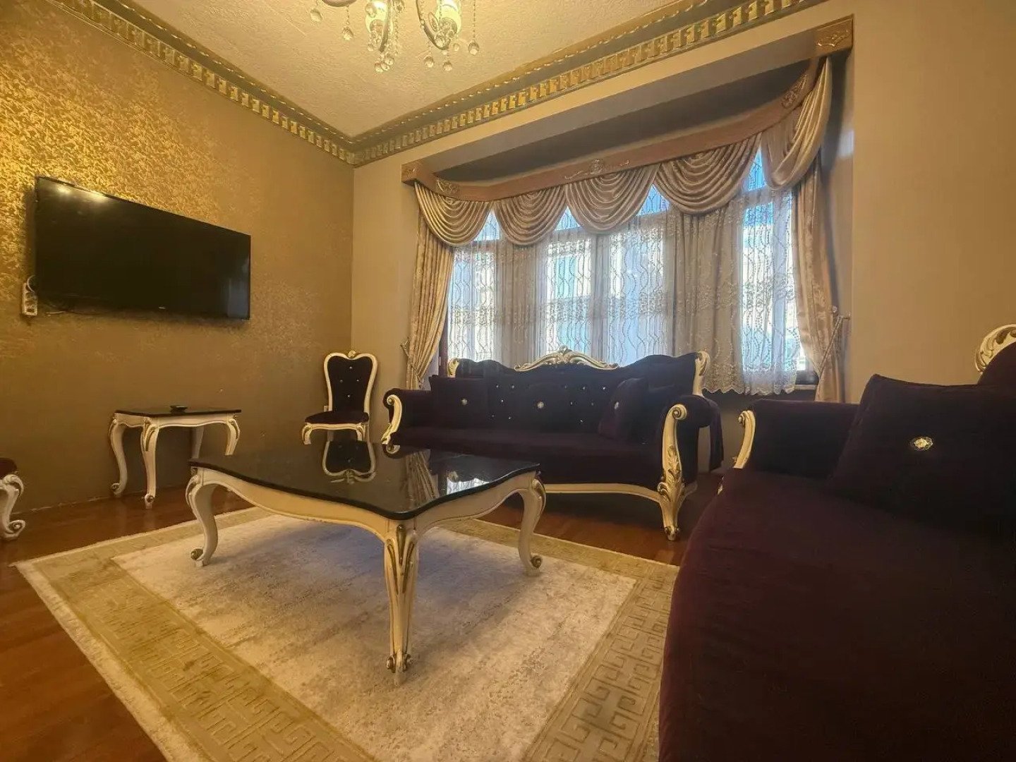 Апартаменты 3BR Flat Old Style 4AC Terrace, Metro