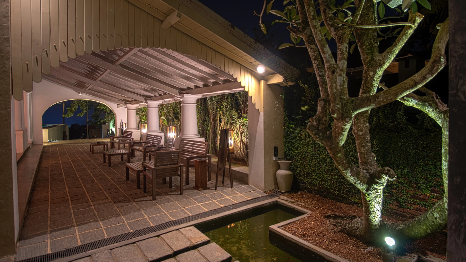 Отель The Lady Hill