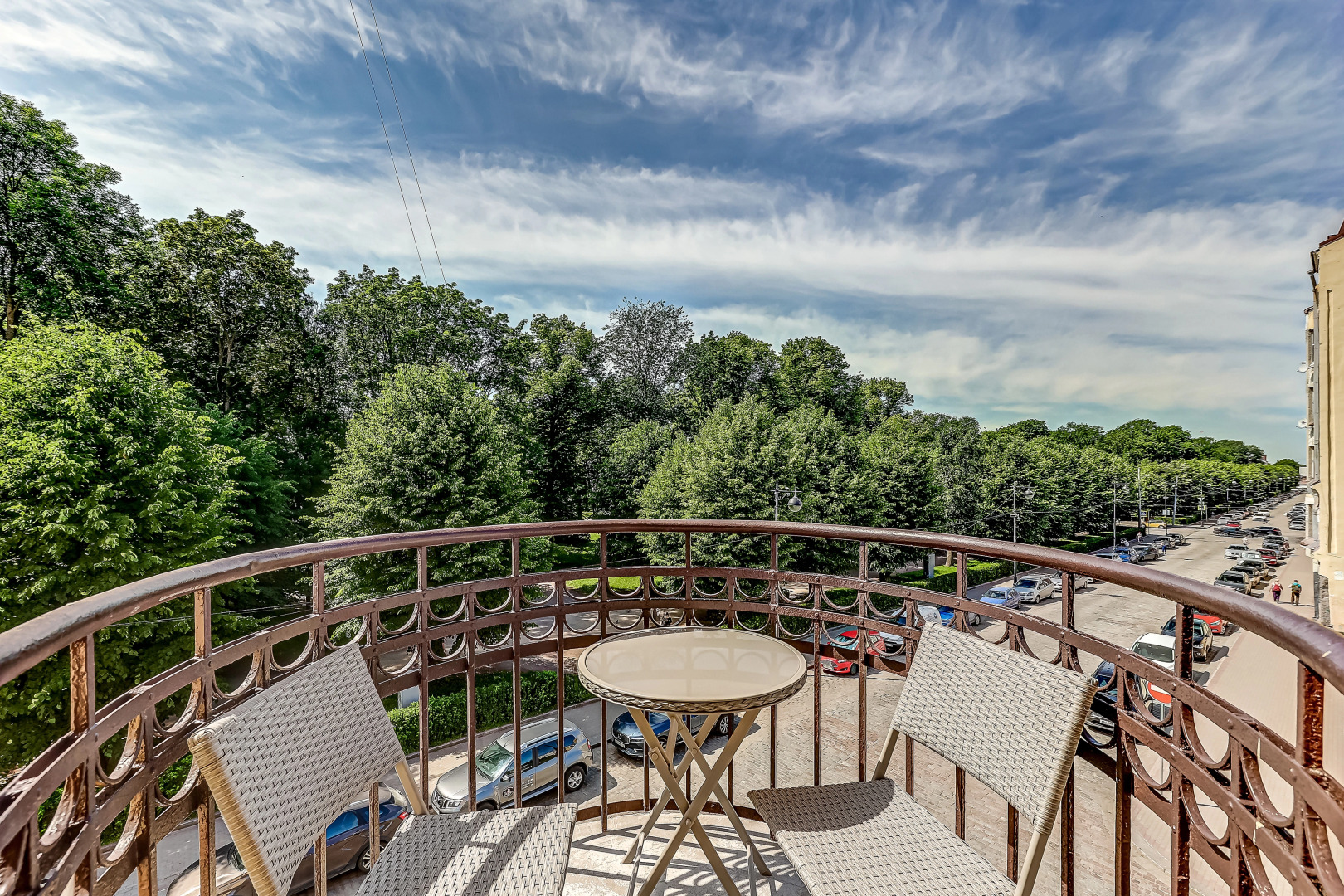 Апартаменты солнечная студия с круглым балконом