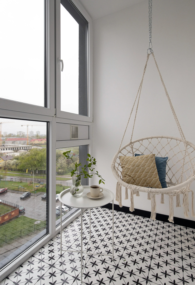 Апартаменты улучшенные в новом доме с качелей