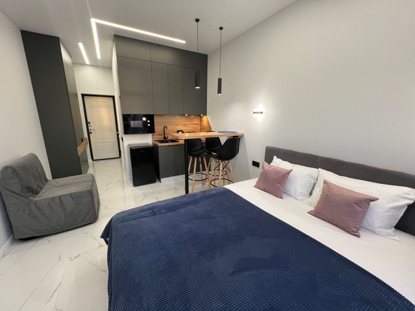 Апартаменты 3х местная студия студия с балконом и бассейном