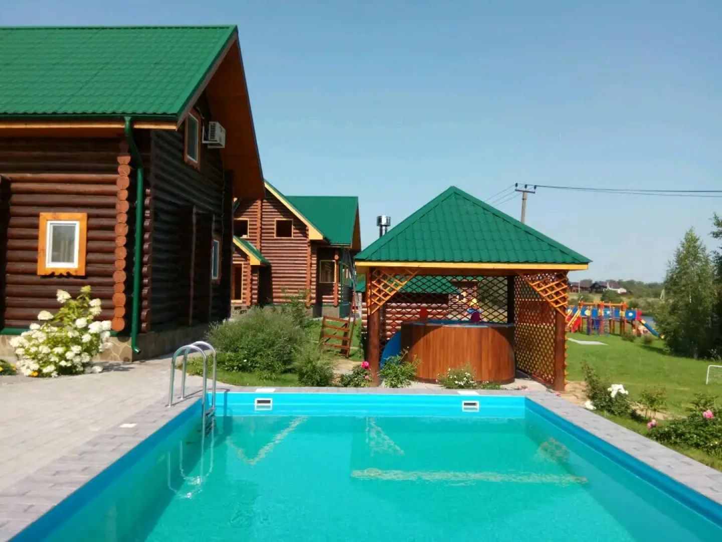 Частный дом коттедж с пятью комфортабельными спальнями