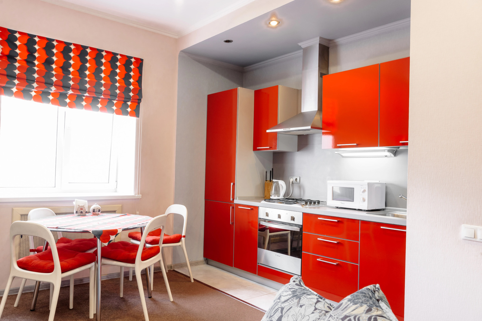 Апартаменты в Центре На 1 Линии с Видом на Крейсер Михаил Кутузов Море и Форумную Площадь от LetoAрart