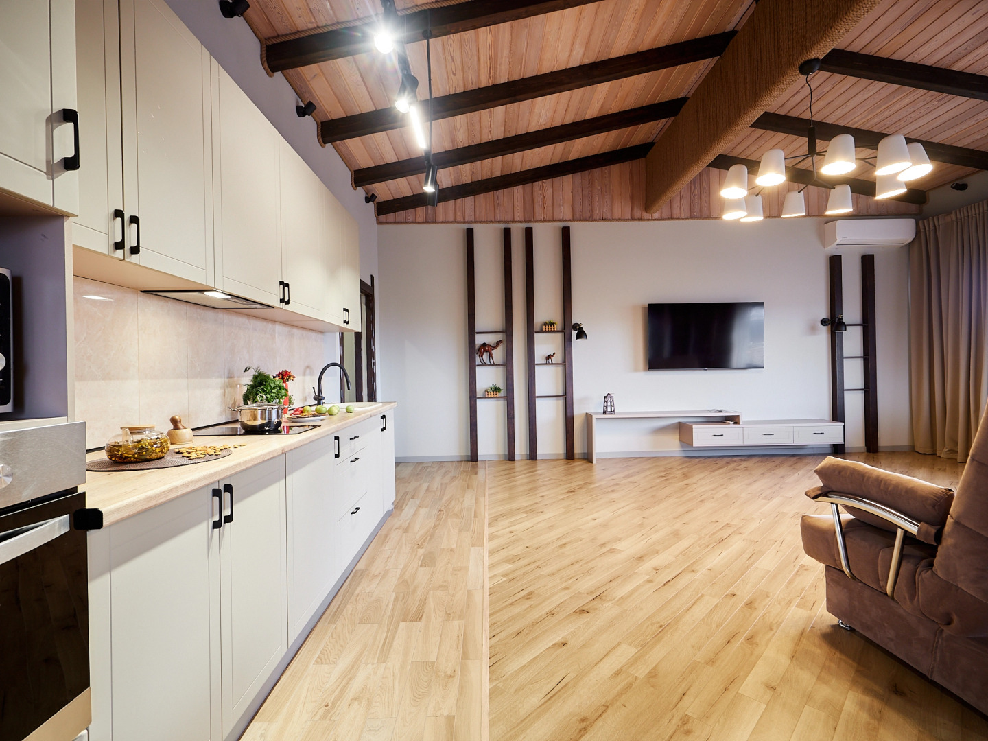 Апартаменты Миндаль Ирины Савельевой В центре у Каскадной лестницы и входа в Национальный парк