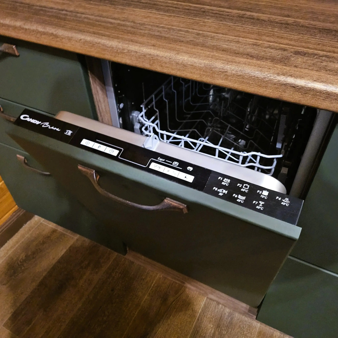 Частный дом темный А-фрейм