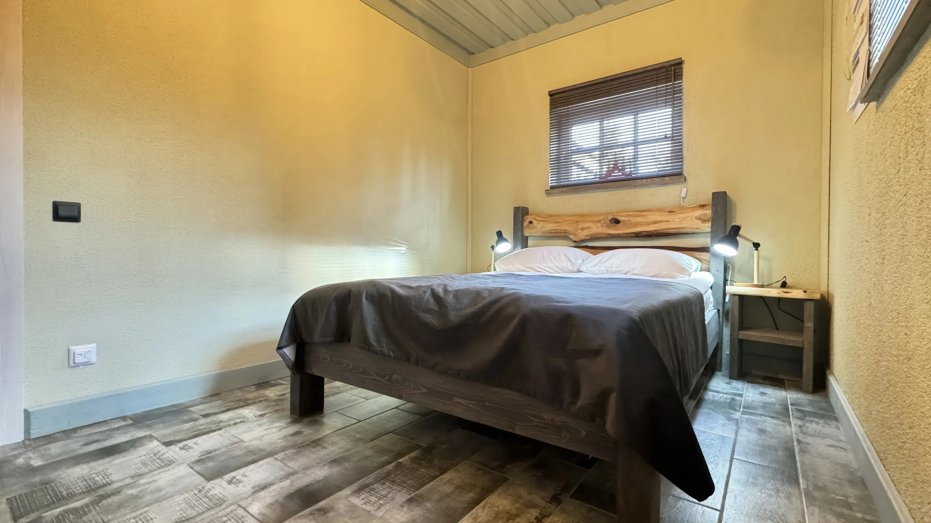 Частный дом коттедж у пристани в центре города