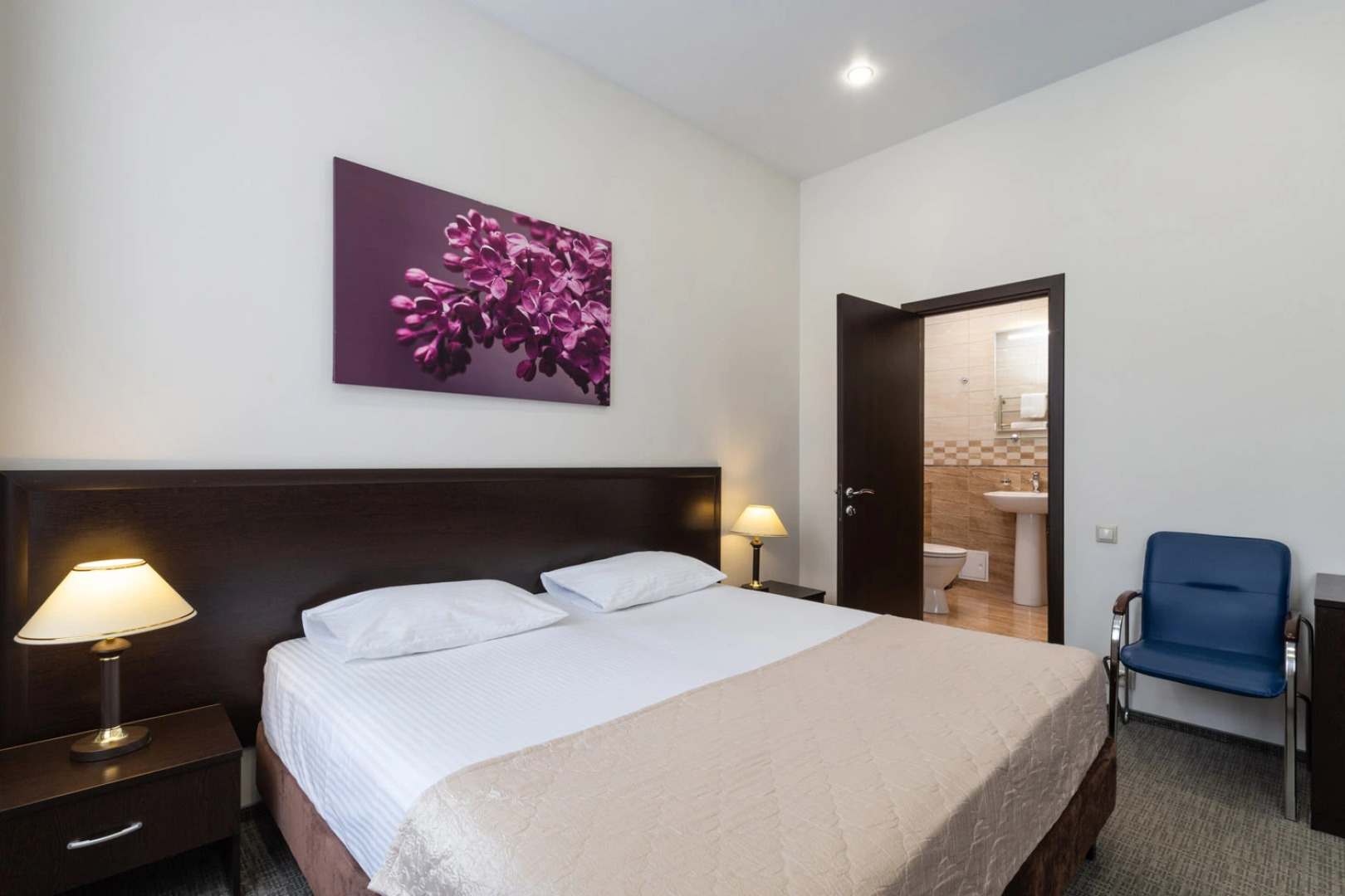 Отель Артхофф