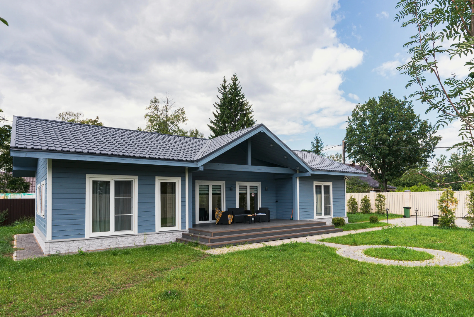 Частный дом Коттедж у озера на Речной