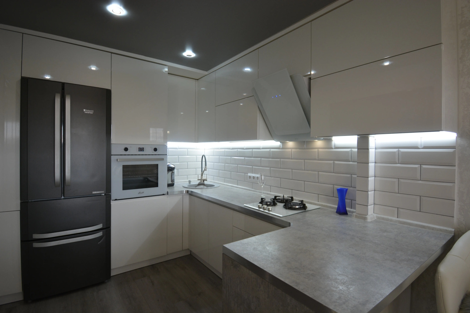 Квартира трёхкомнатная с двумя уборными лифтом и балконом