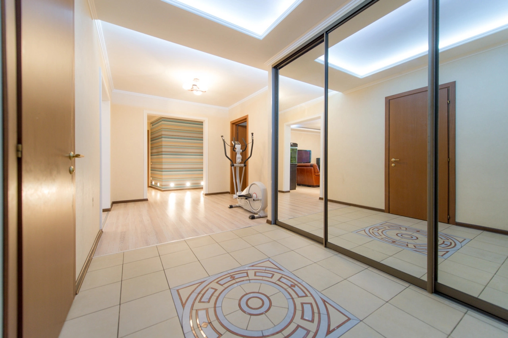 Апартаменты Пять Звёзд на Монакова 33