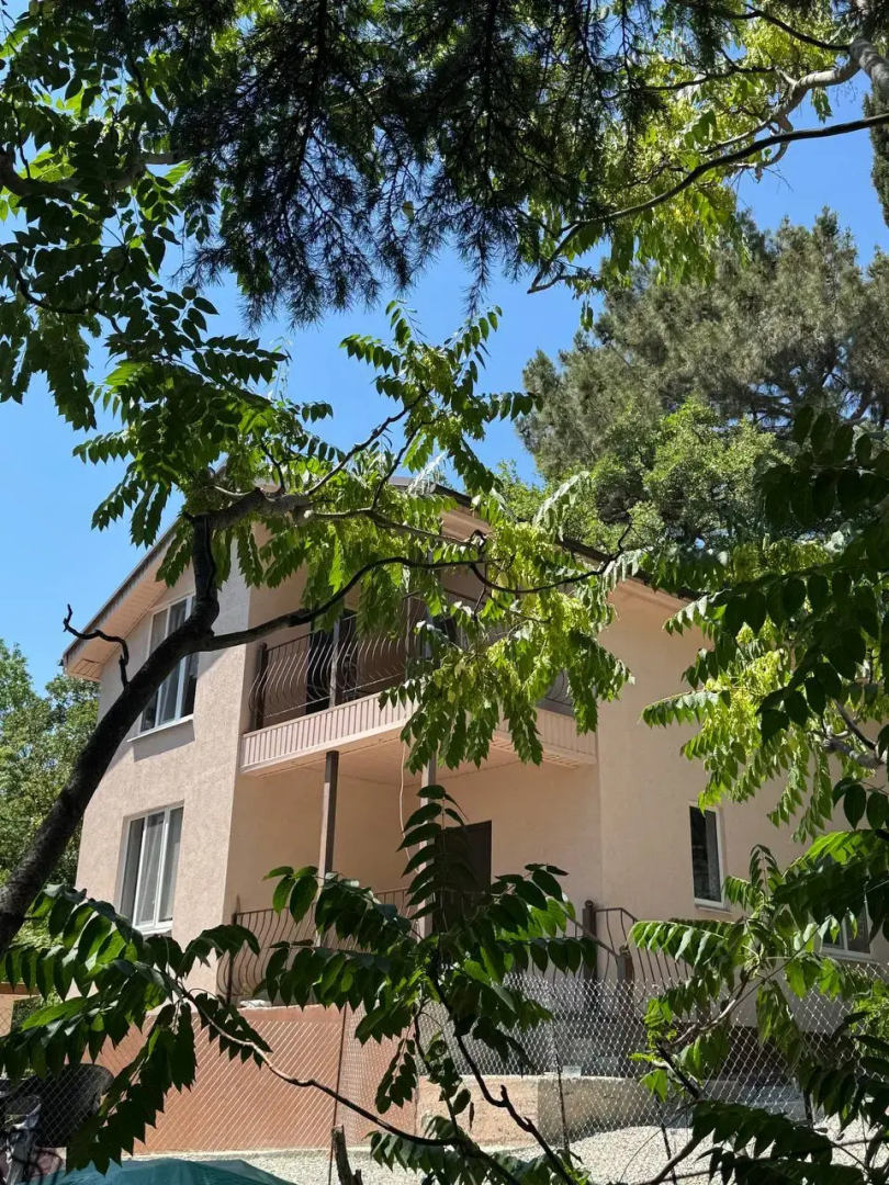 Частный дом Уютный на скале