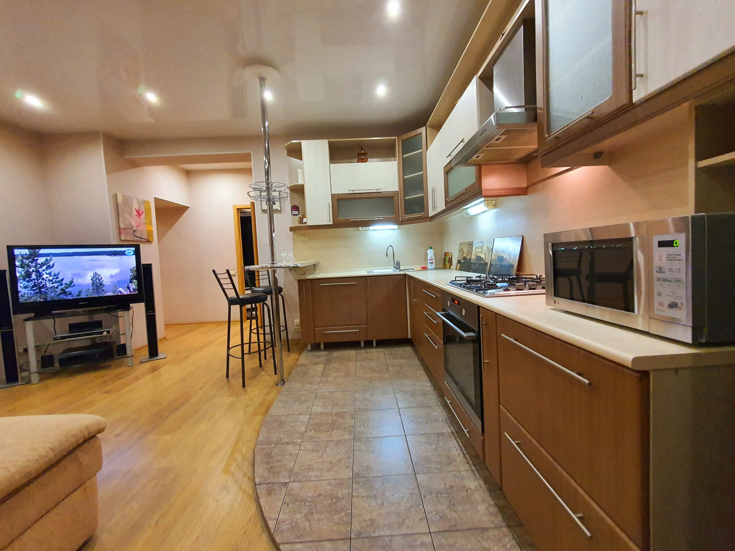 Апартаменты на Челюскинцев 7