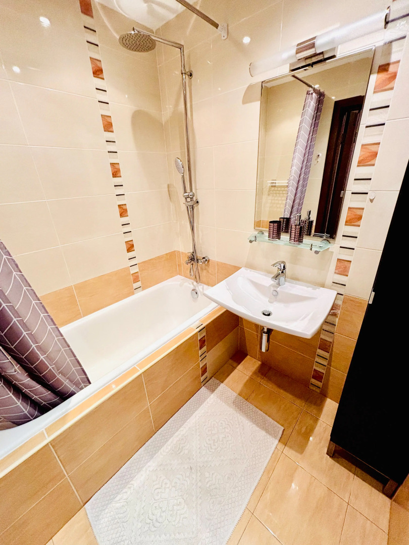 Квартира Просторная 2хкомнатная возле метро