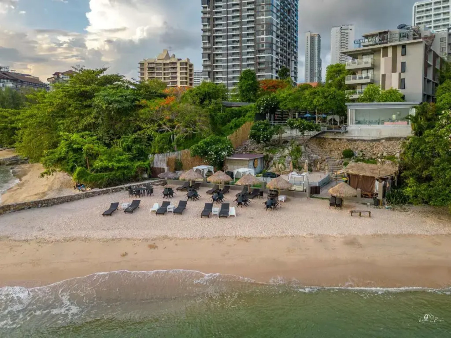 Курортный отель Golden Tulip Pattaya Beach Resort