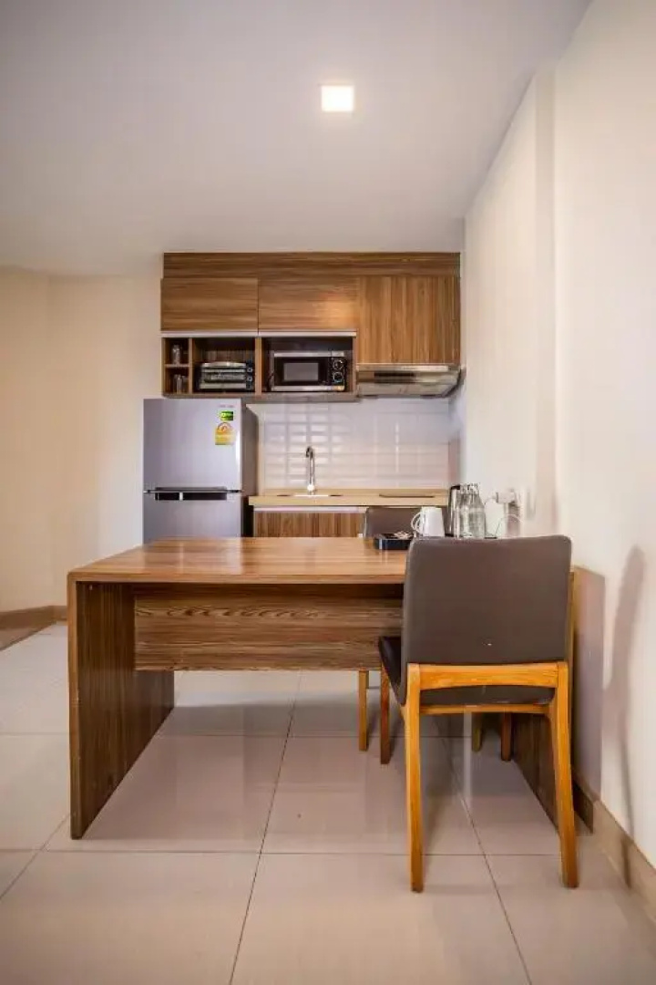 Отель Ramada by Wyndham Bangkok Ten Ekamai Residences