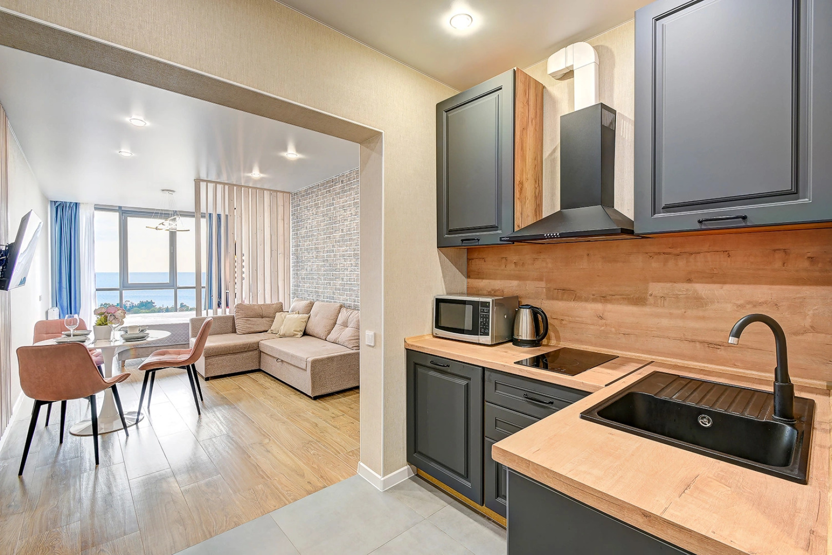 Апартаменты Красивые апартаменты MorskayaSimfonya-2 с панорамой на море, бассейном на территории ЖК