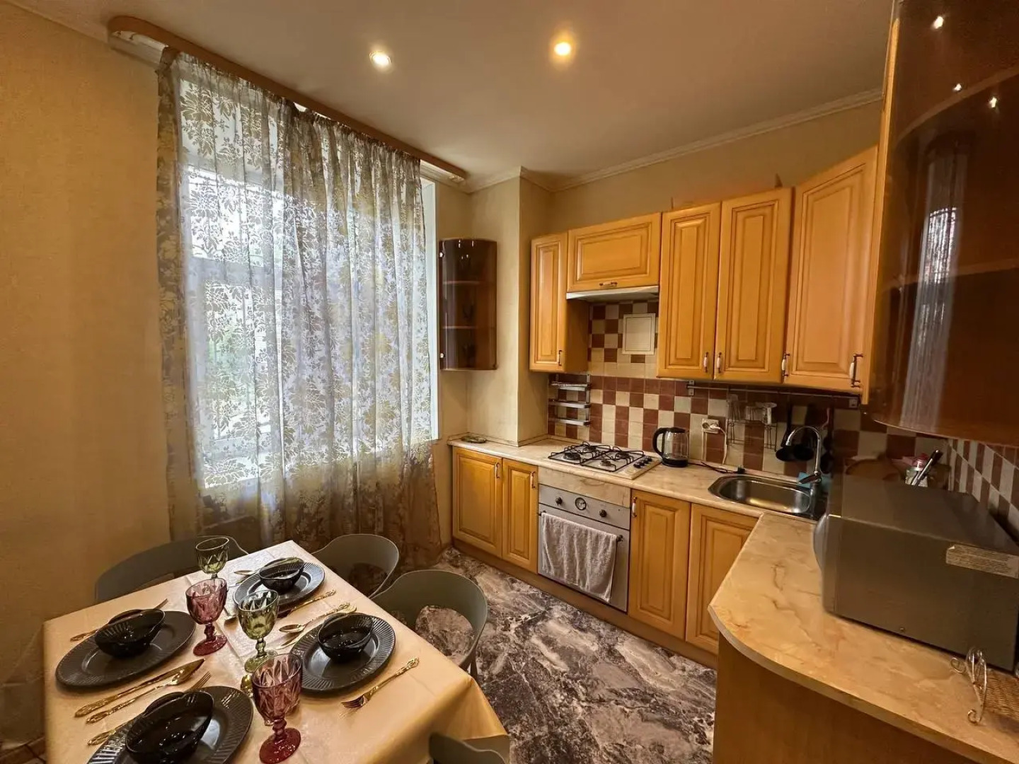 Квартира Большая в Центре Города с Парковочным Местом