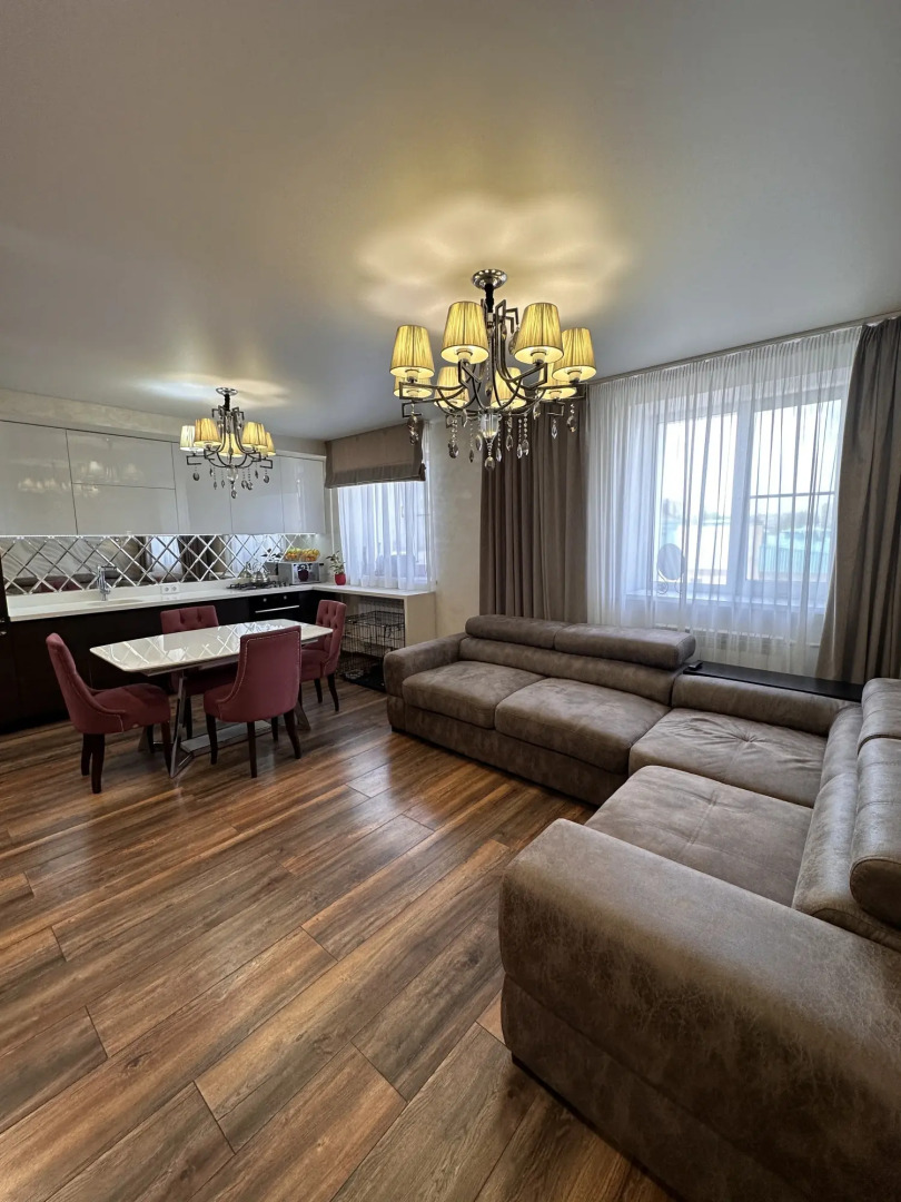 Квартира Трехкомнатная у Набережной Грина