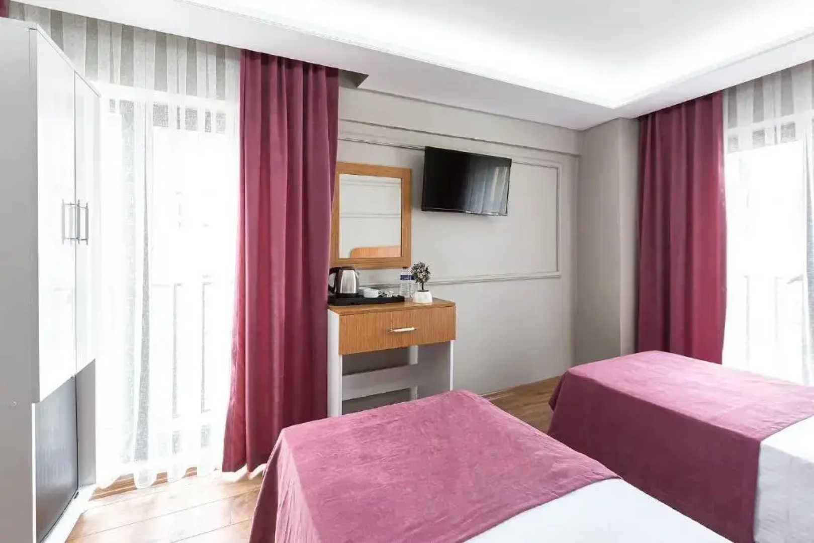 Ria Suites Hotel