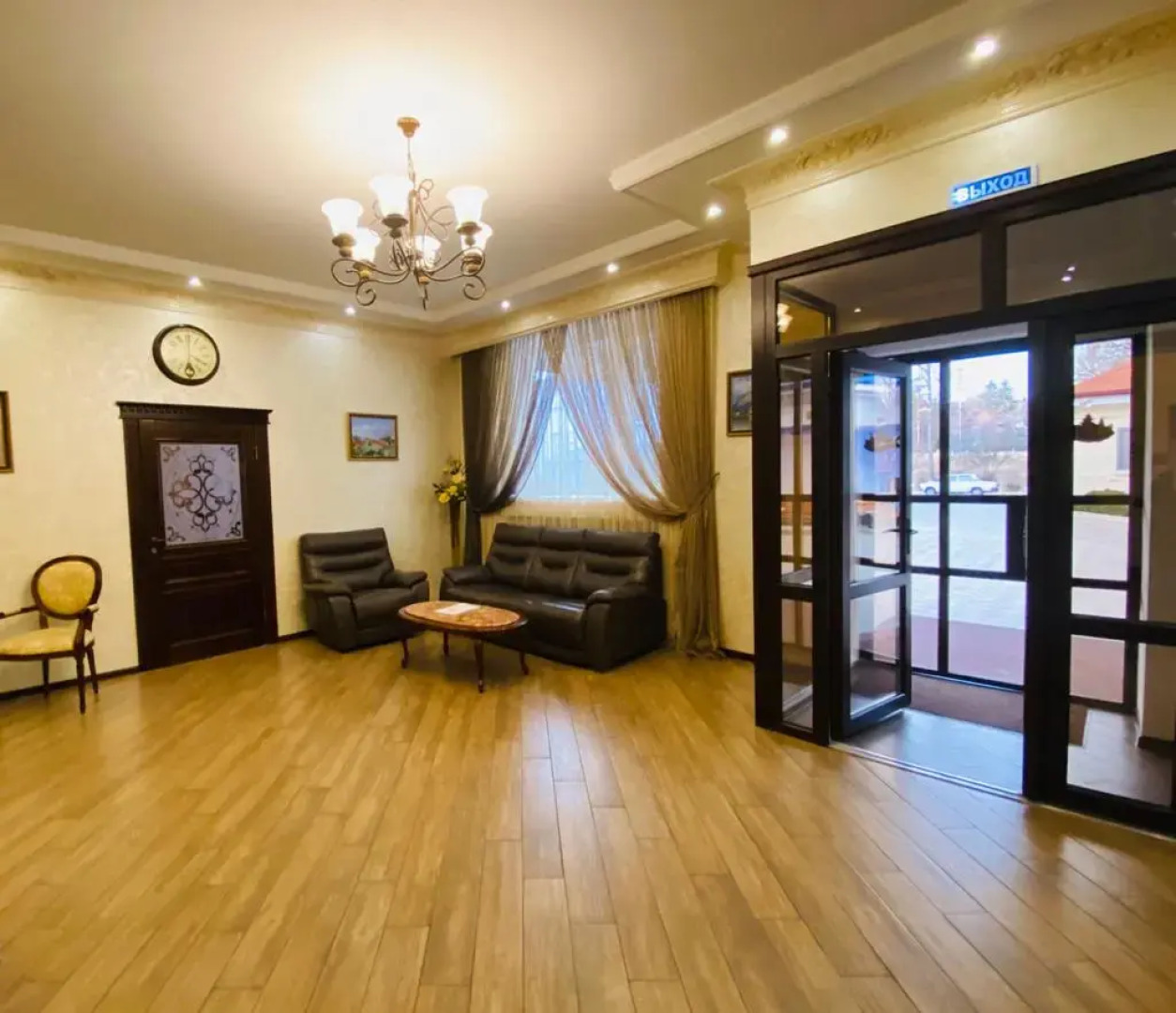 Отель Корона