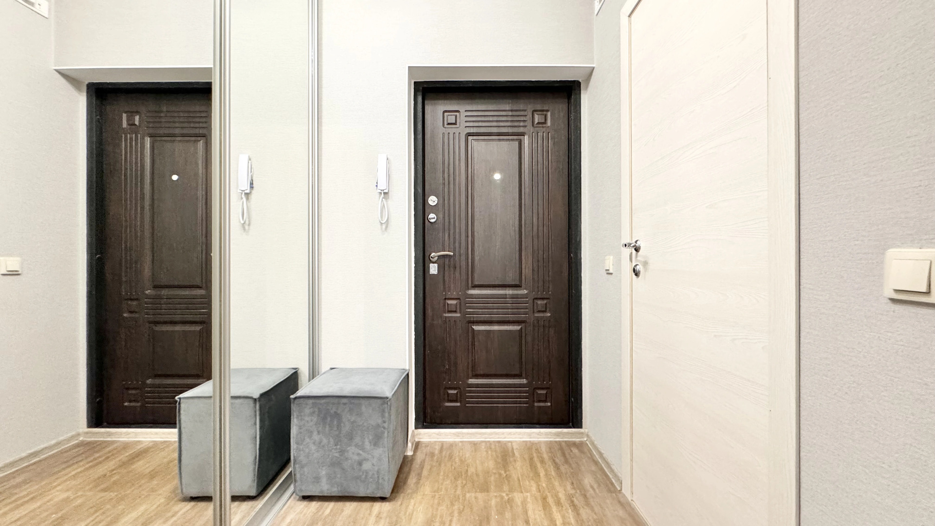Апартаменты Hugge Place в самом центре [Объект 74]
