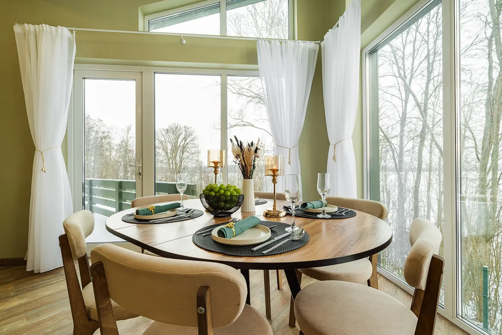 Частный дом Уютный Современный с Видом на Отрадное Озеро