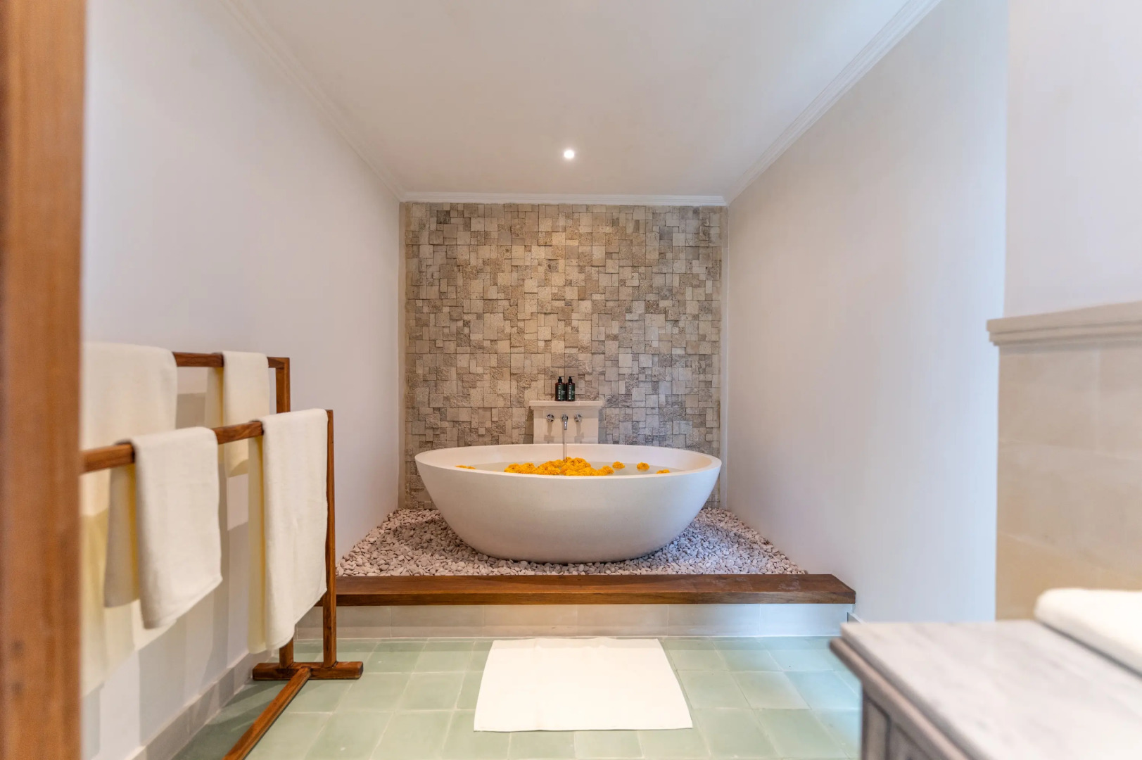 Курортный отель Resort Umah  Lusa