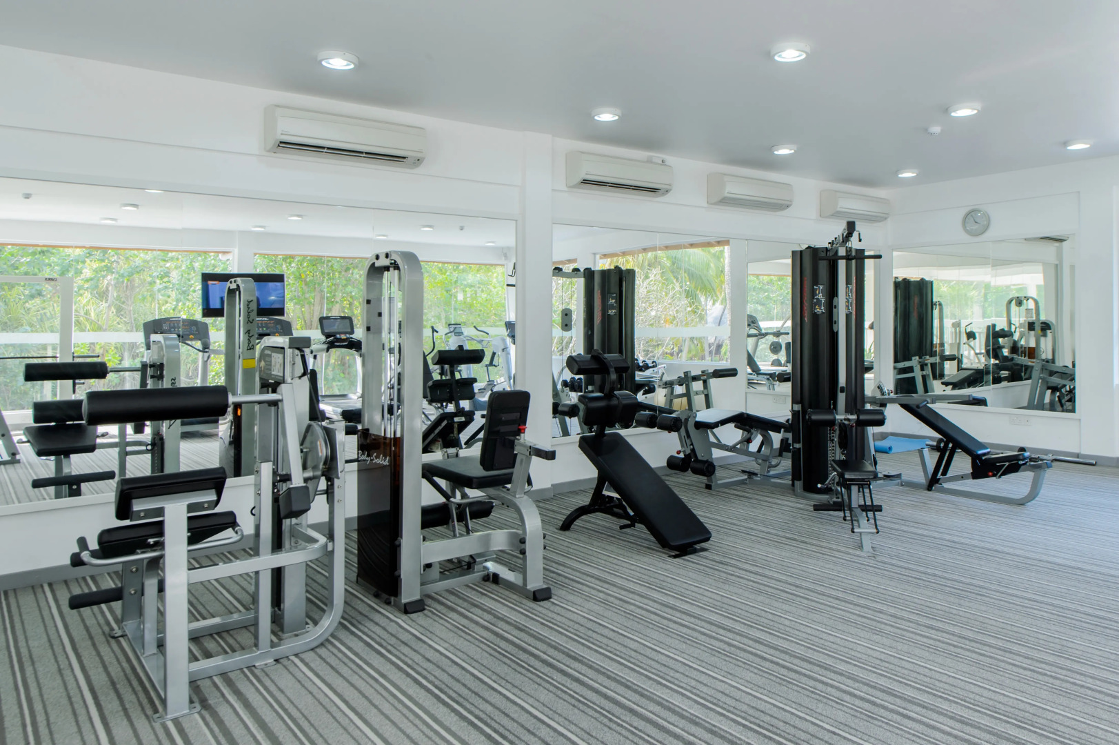 Курортный отель Bandos Maldives