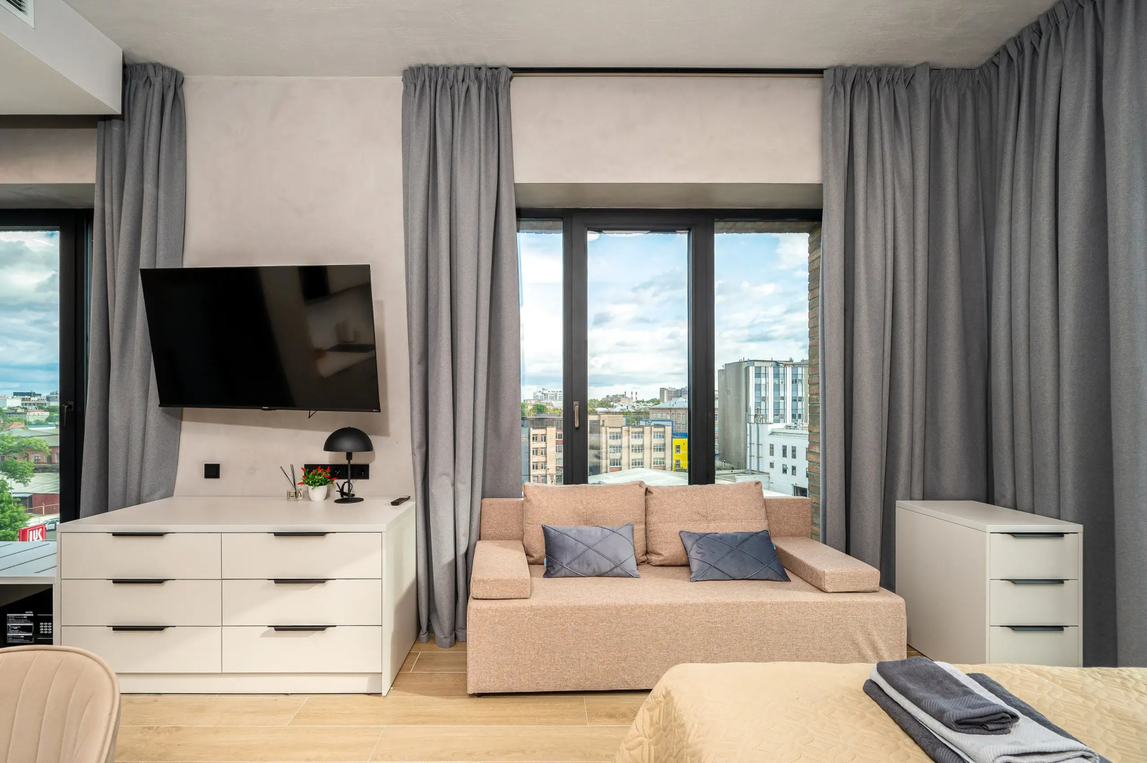 Апартаменты с большими окнами