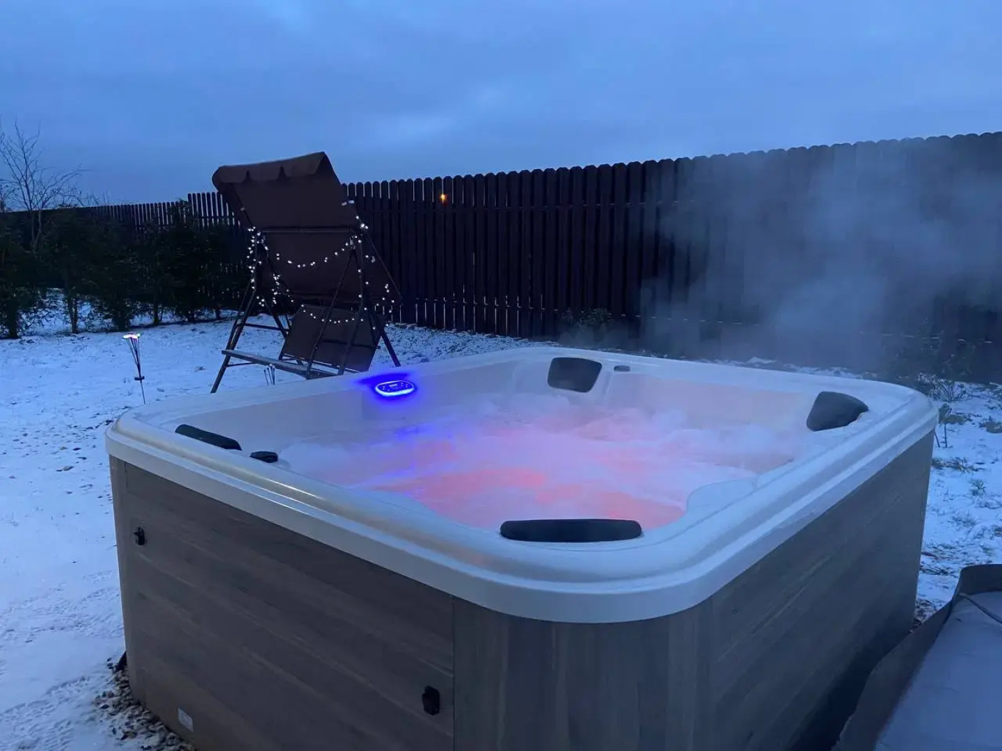 Частный дом комфортный со столом для пинг-понга и батутом