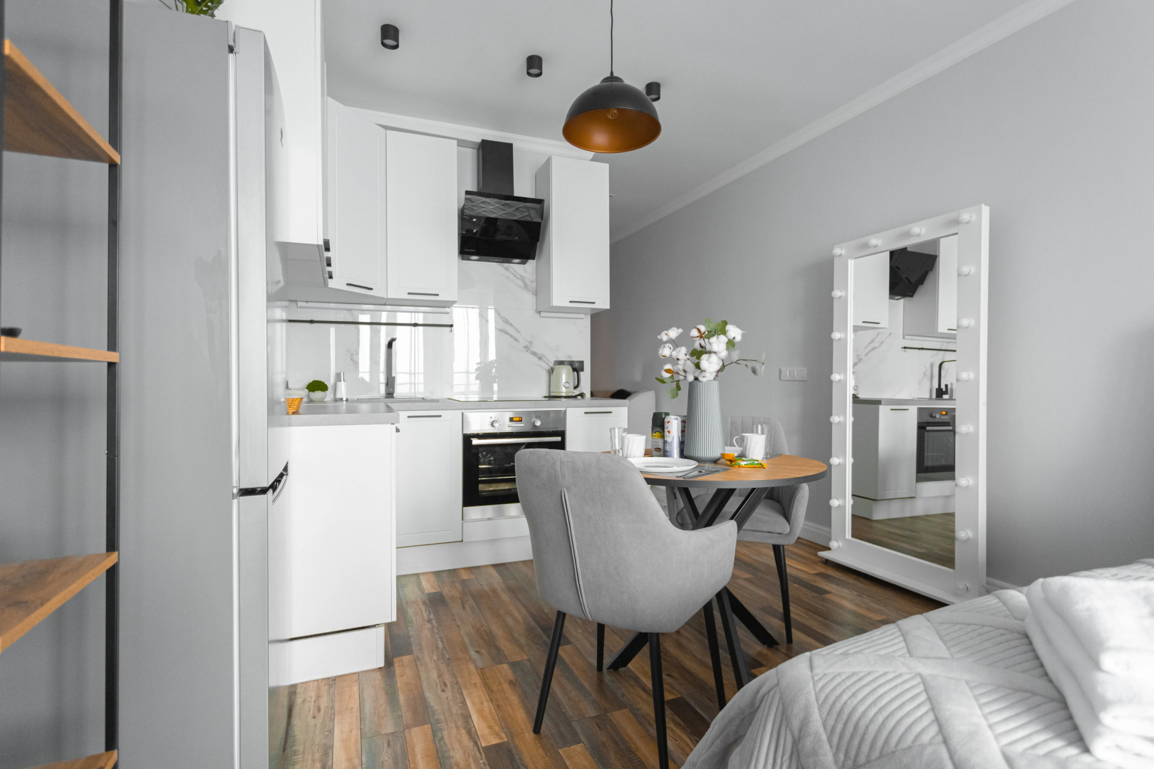 Апартаменты Lalapart Gray stone на 30 этаже небоскреба Савеловский Сити