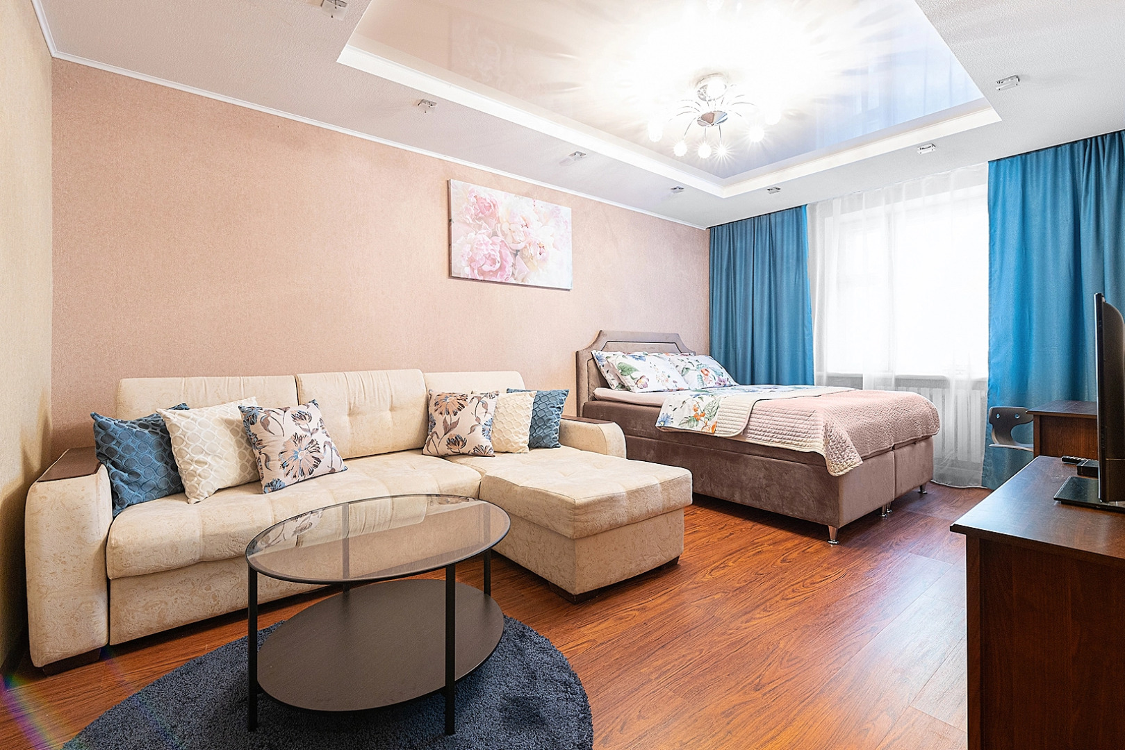 Апартаменты двухкомнатные  на Мещерском бульваре 3/3 .м.Cтрелка. Сова-Дом