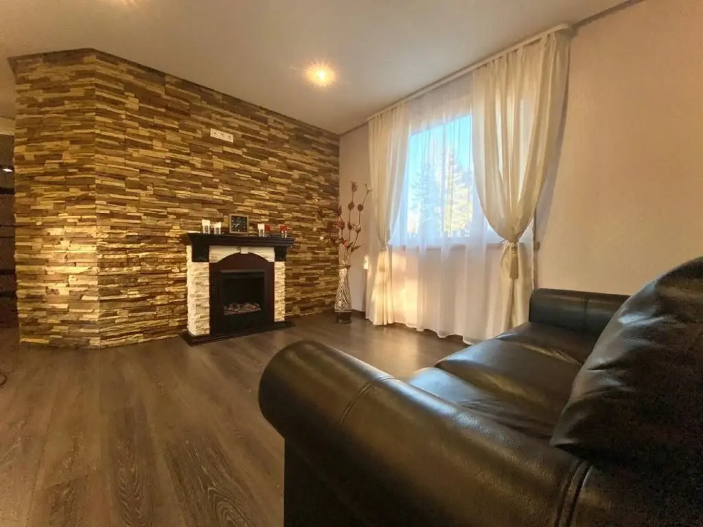 Частный дом Дом возле Ясеня