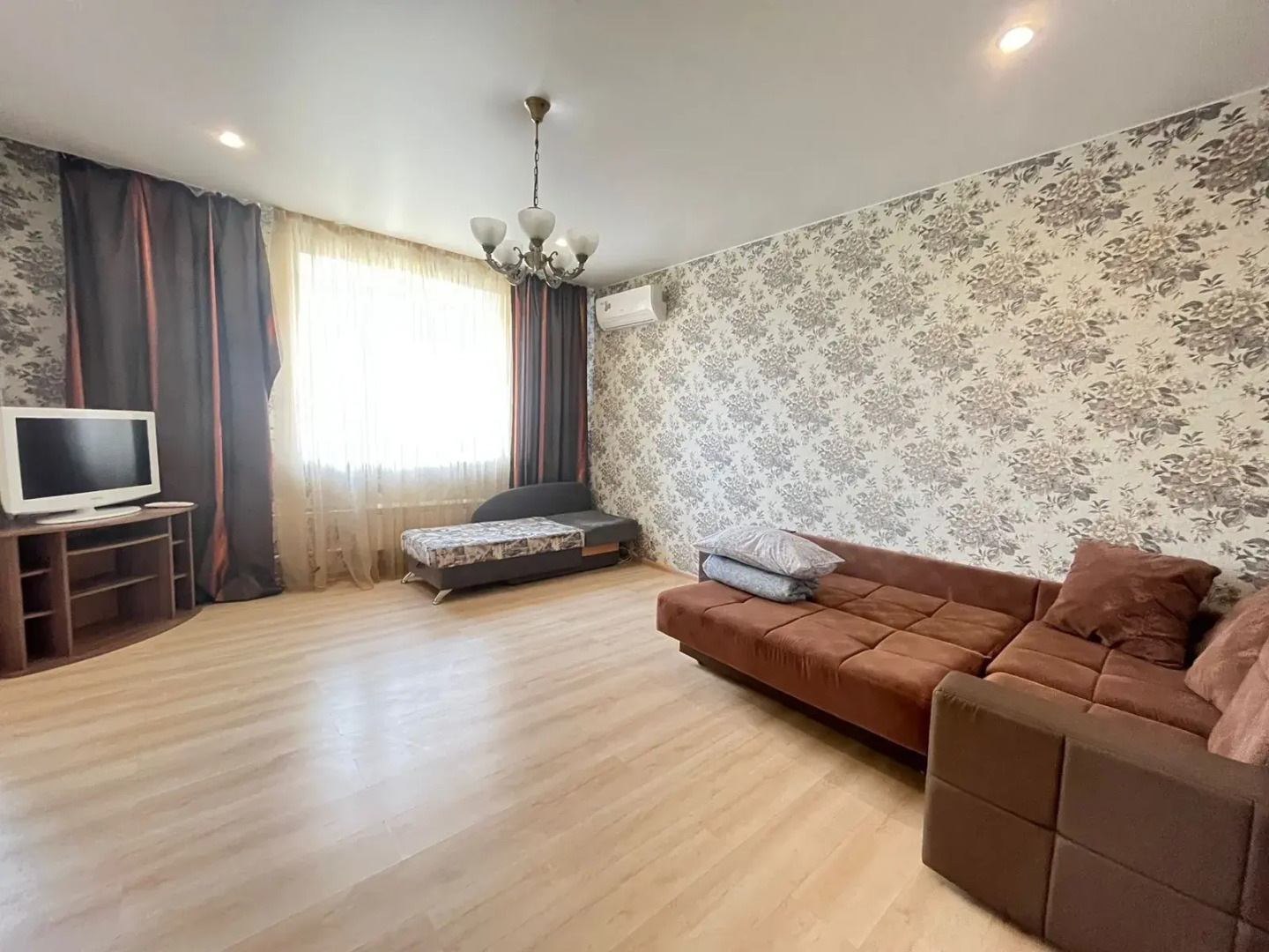 Апартаменты Royal Aurora  Евродвушка на Махалина