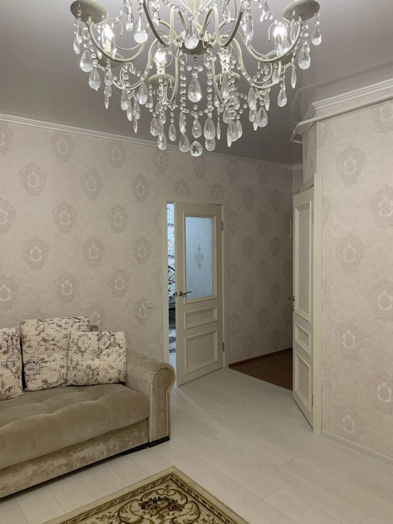 Квартира Уютная евродвушка с отдельным входом и личным навесов для авто