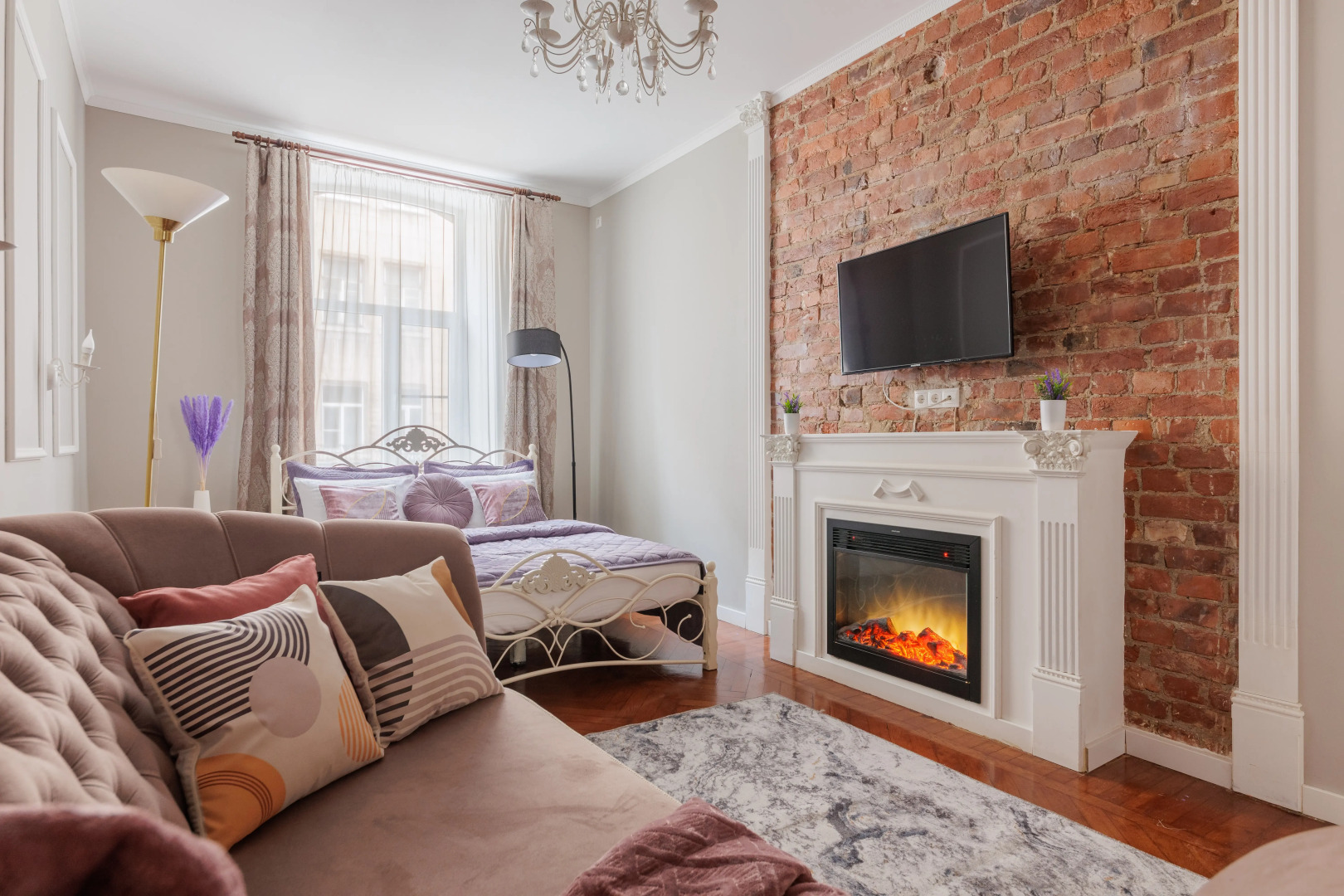 Апартаменты Трехкомнатные у Площади Восстания 10 гостей