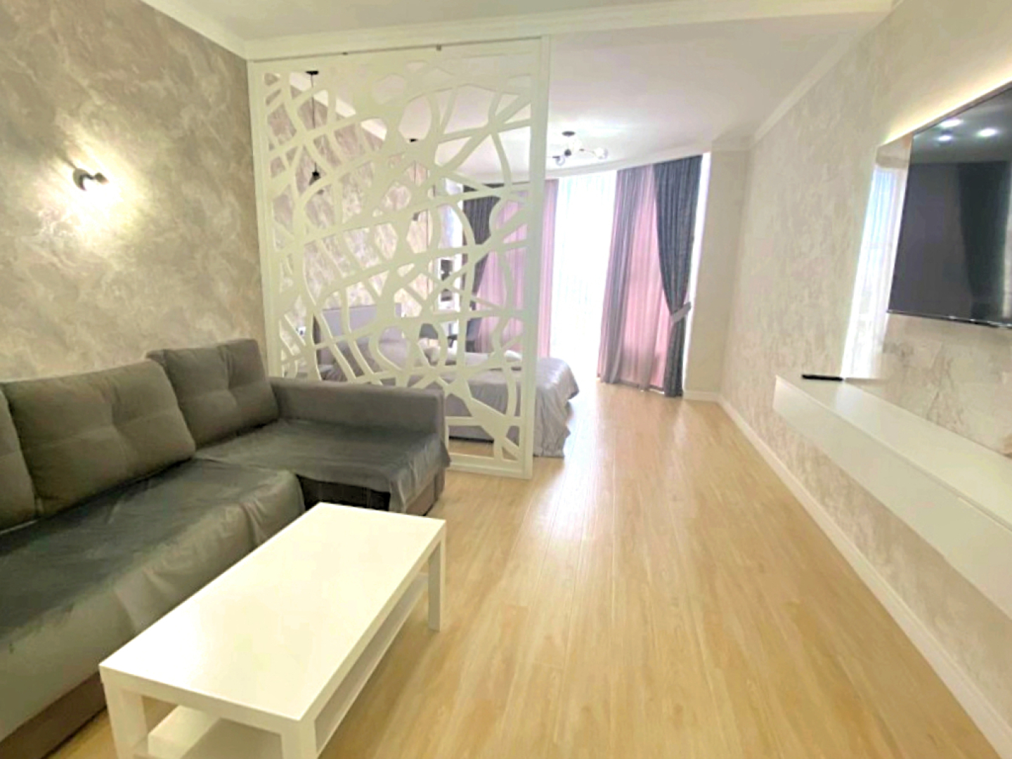 Апартаменты Улучшенные На Пушкина 54\1 с панорамным видом на город и парковочным местом