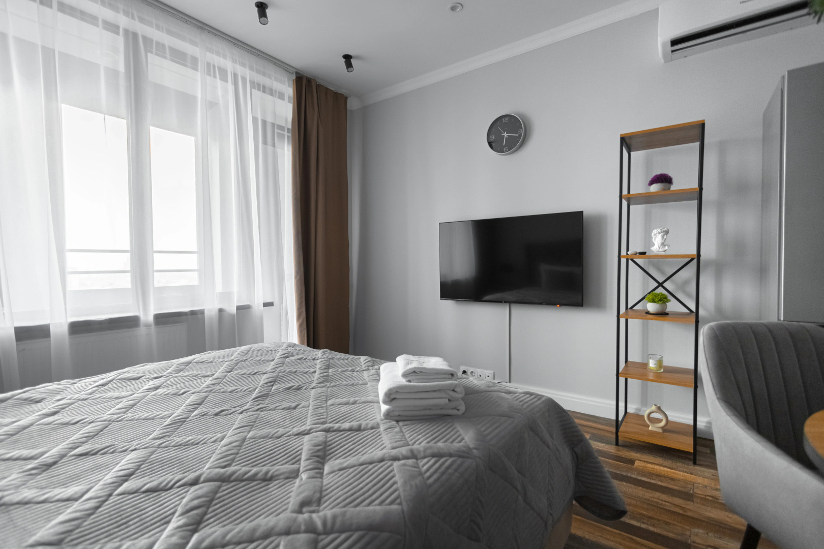 Апартаменты Lalapart Gray stone на 30 этаже небоскреба Савеловский Сити