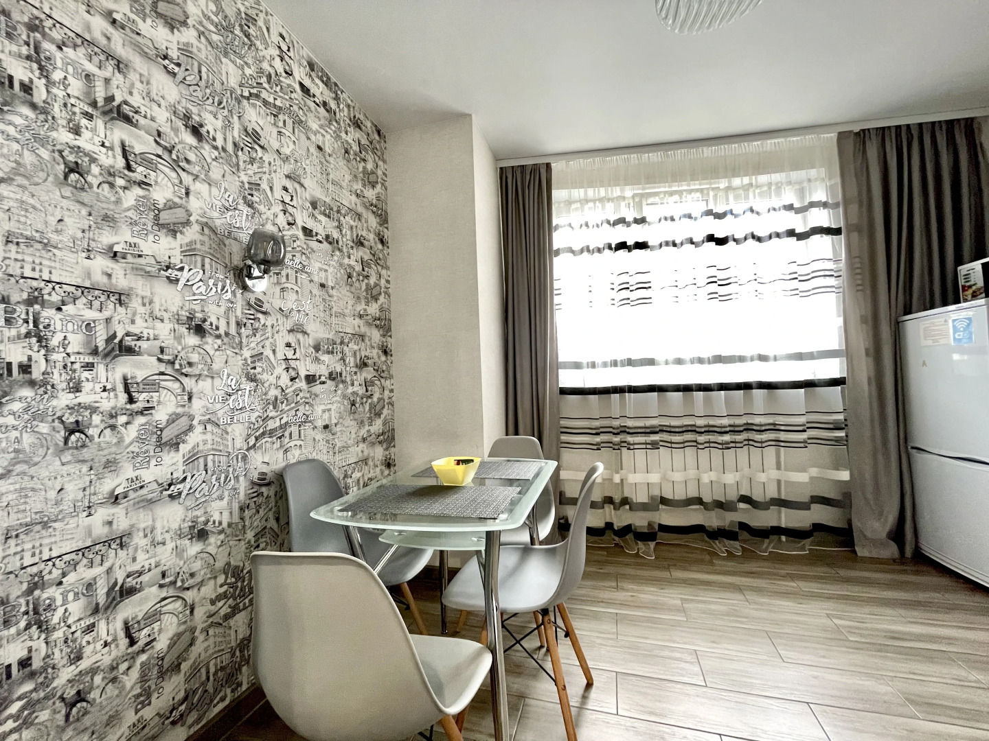 Двухкомнатная квартира сети "PanApartments" с панорамным видом на город