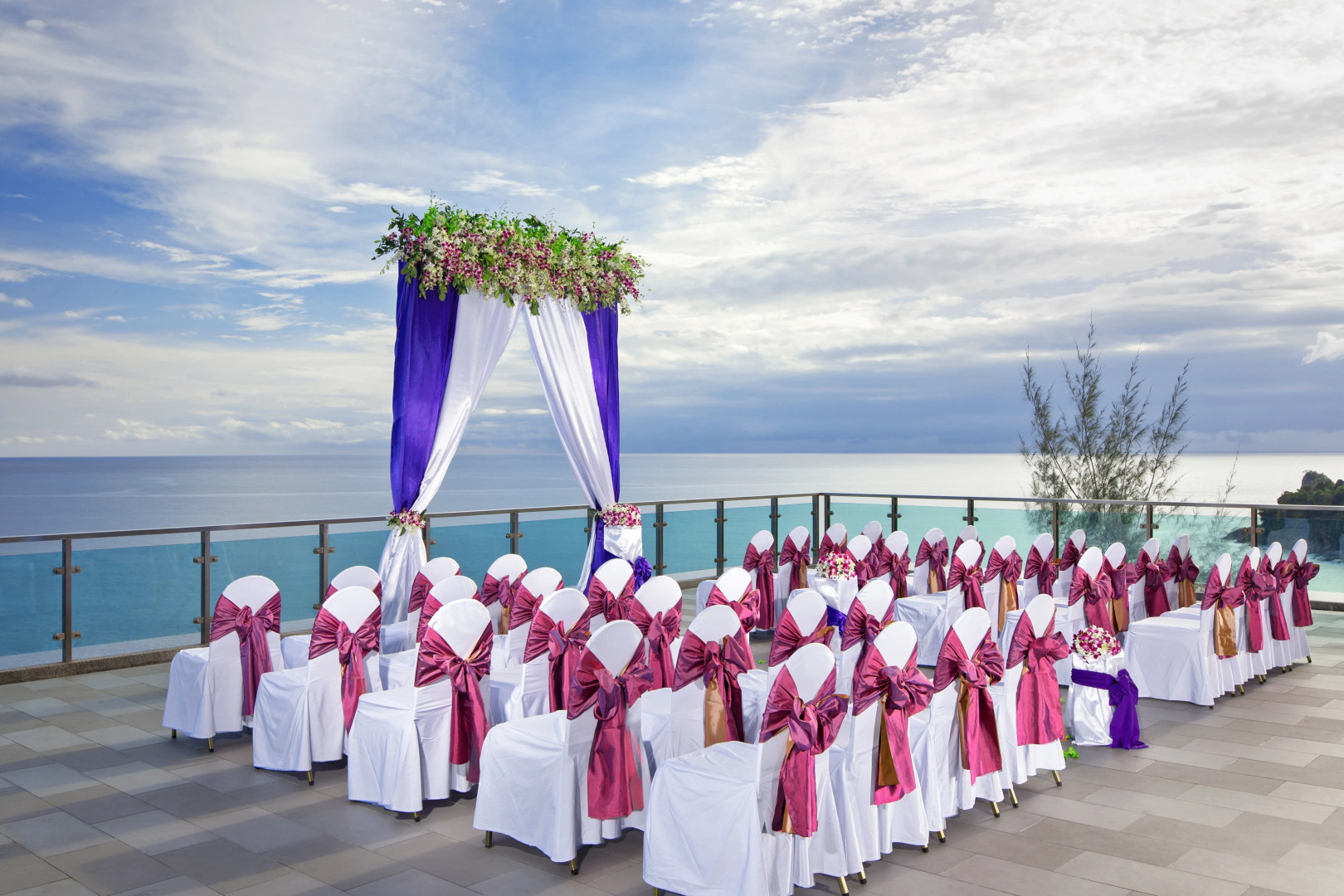 Отель Wyndham Grand Phuket Kalim Bay