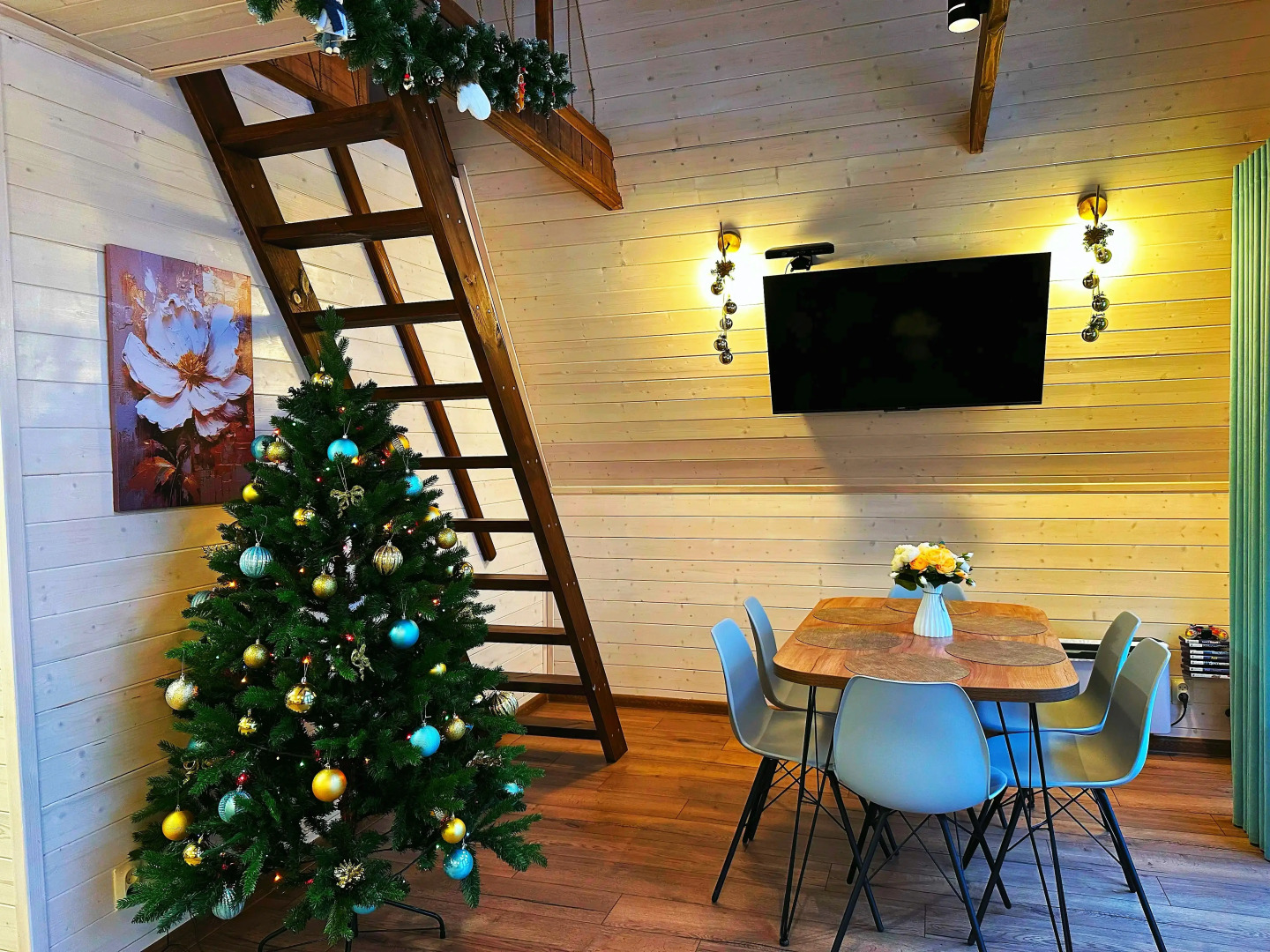 Частный дом с камином