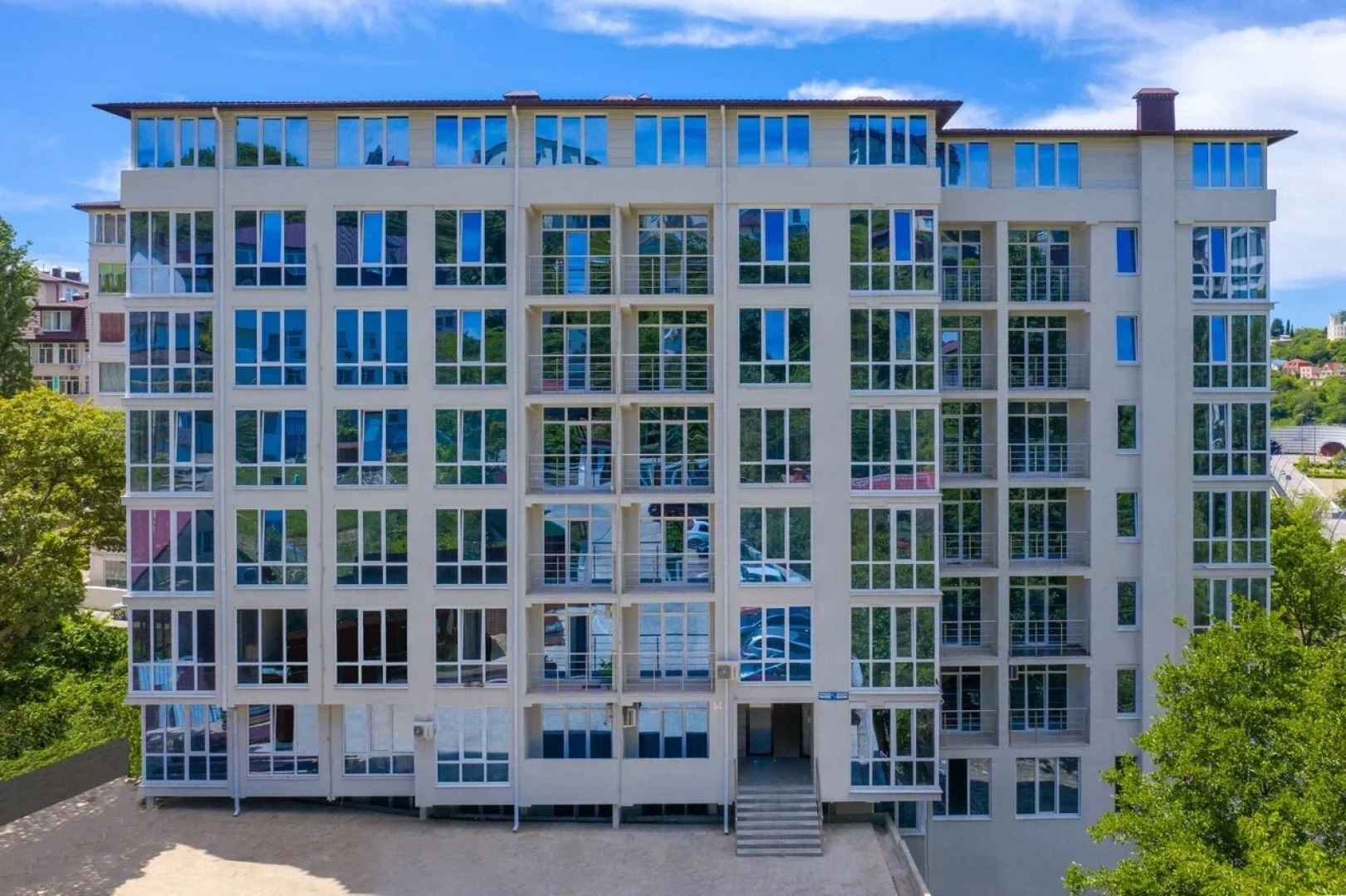 Апартаменты с Балконом и Шикарным Видом на Парк