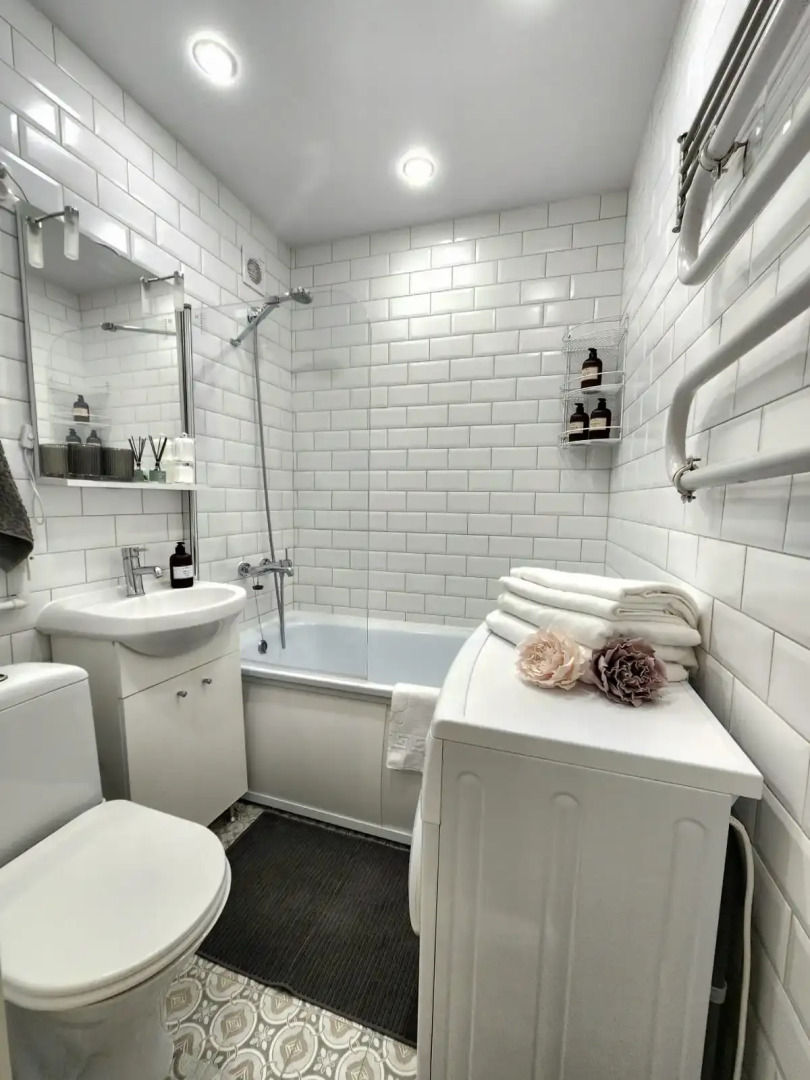 Квартира новая и светлая, рядом Кремль и парк Черное озеро