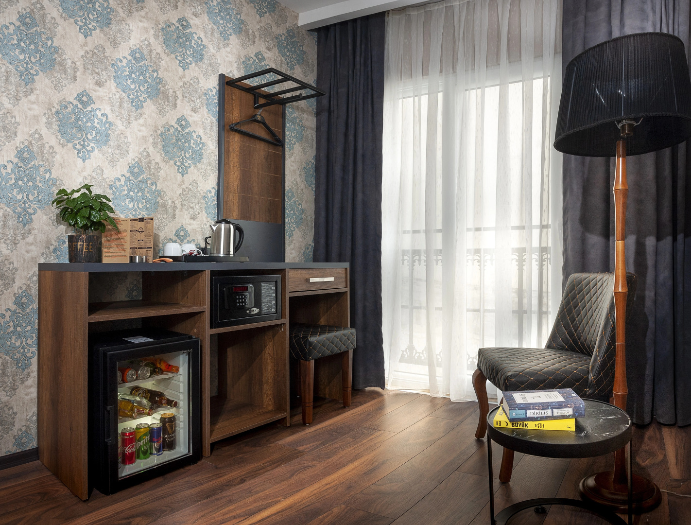 Отель Bossuite Business