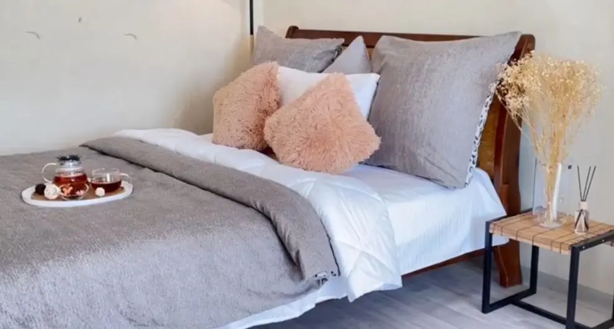 Комфорт Апартаменты Lora Home на Пражской